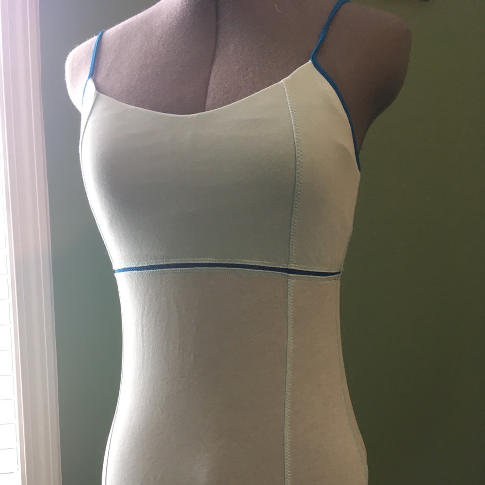🍋 Lululemon strappy blue tank